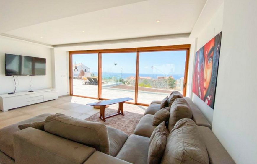 Dream property with 3 floors and sea views