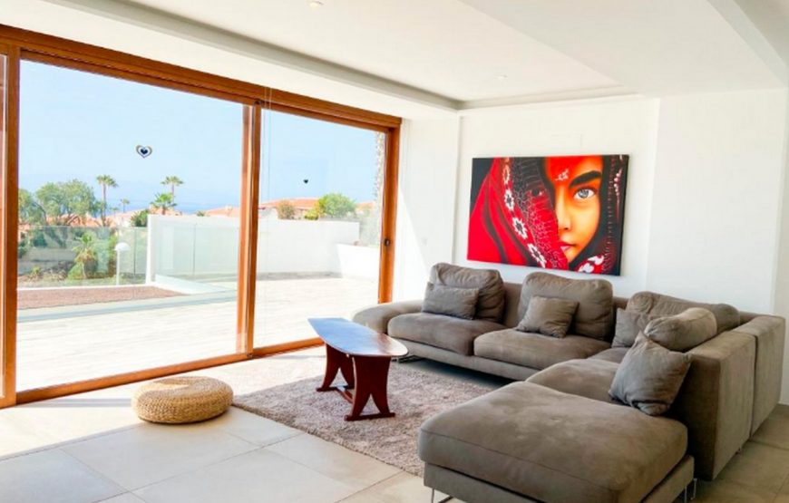 Dream property with 3 floors and sea views