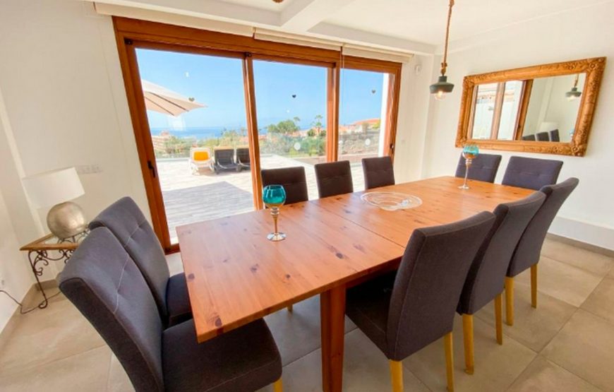 Dream property with 3 floors and sea views