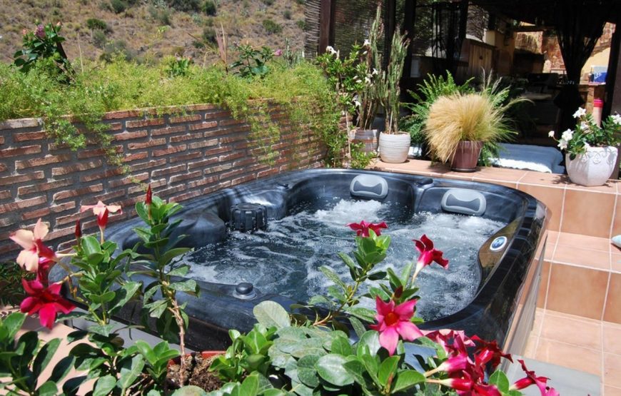 Villa with heated pool, jacuzzi and sea views