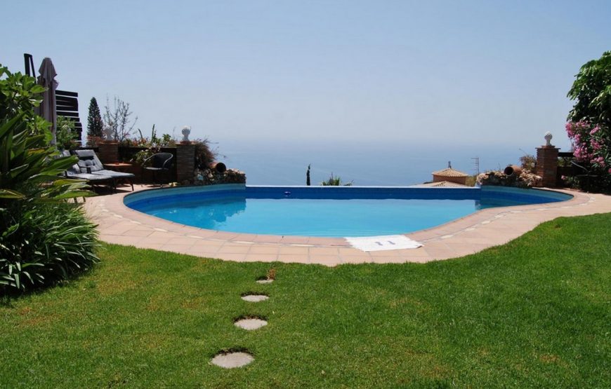 Villa with heated pool, jacuzzi and sea views