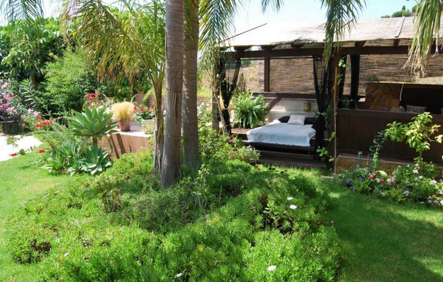 Villa with heated pool, jacuzzi and sea views