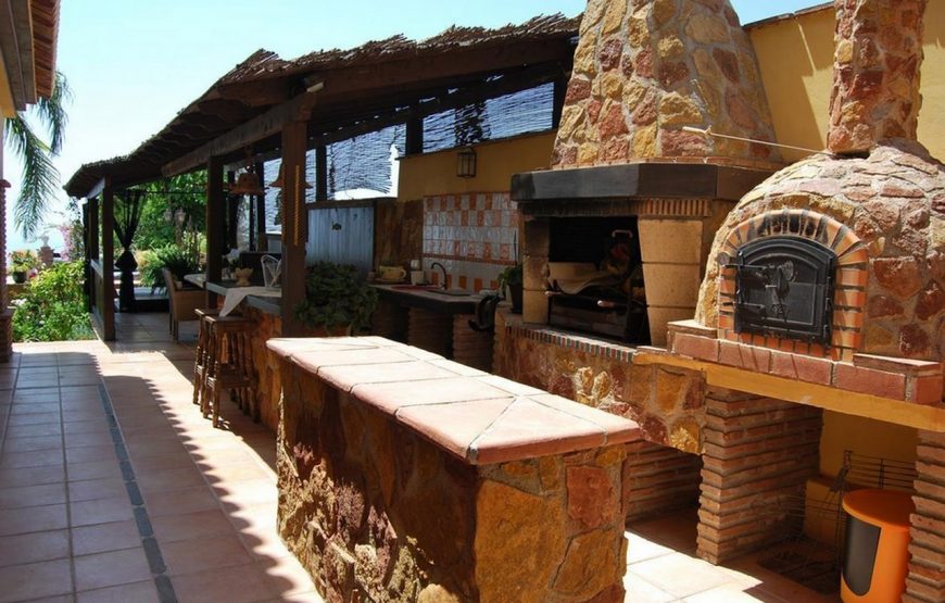 Villa with heated pool, jacuzzi and sea views