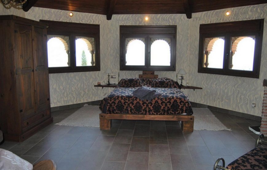 Villa with heated pool, jacuzzi and sea views
