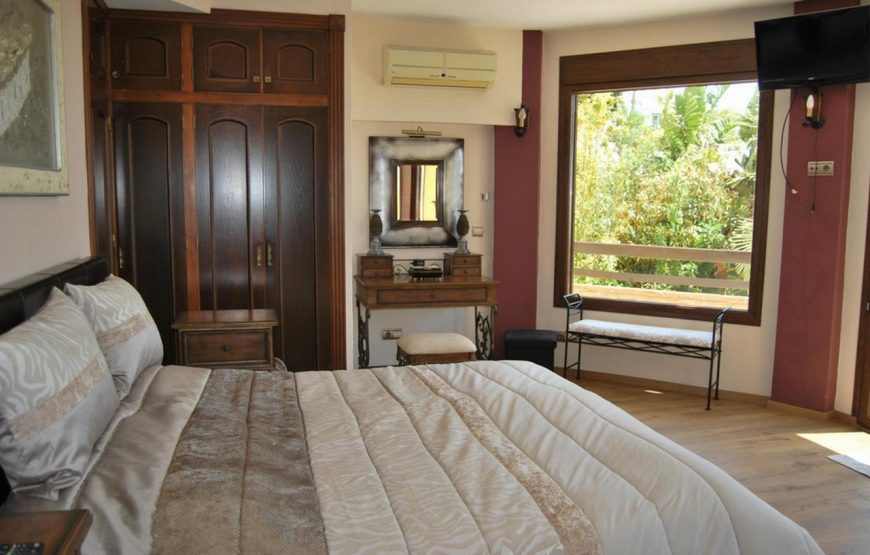 Villa with heated pool, jacuzzi and sea views