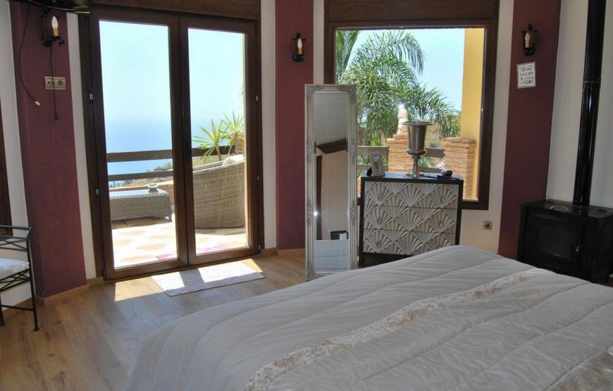 Villa with heated pool, jacuzzi and sea views