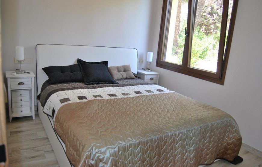 Villa with heated pool, jacuzzi and sea views