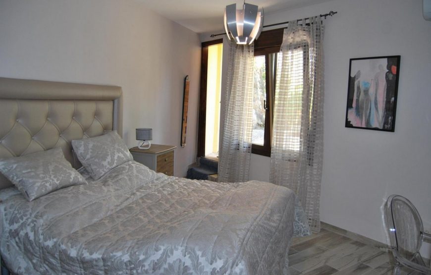 Villa with heated pool, jacuzzi and sea views