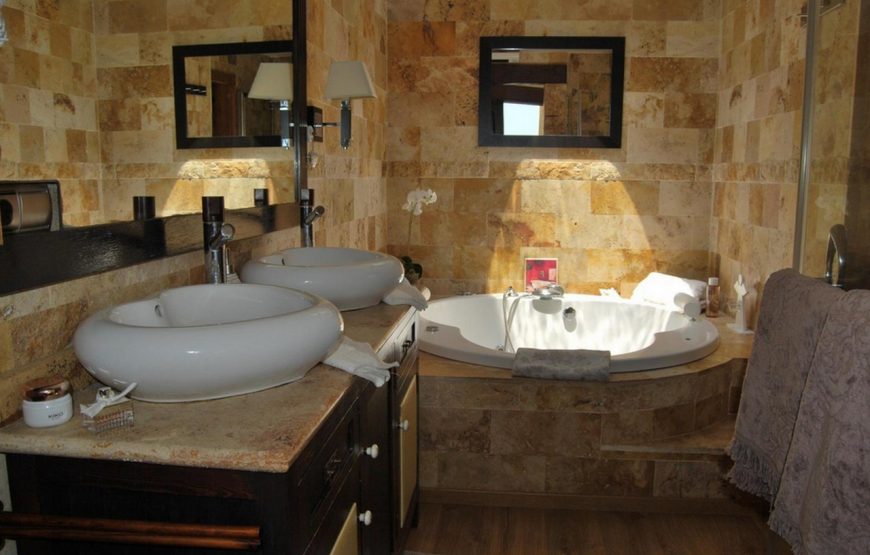 Villa with heated pool, jacuzzi and sea views