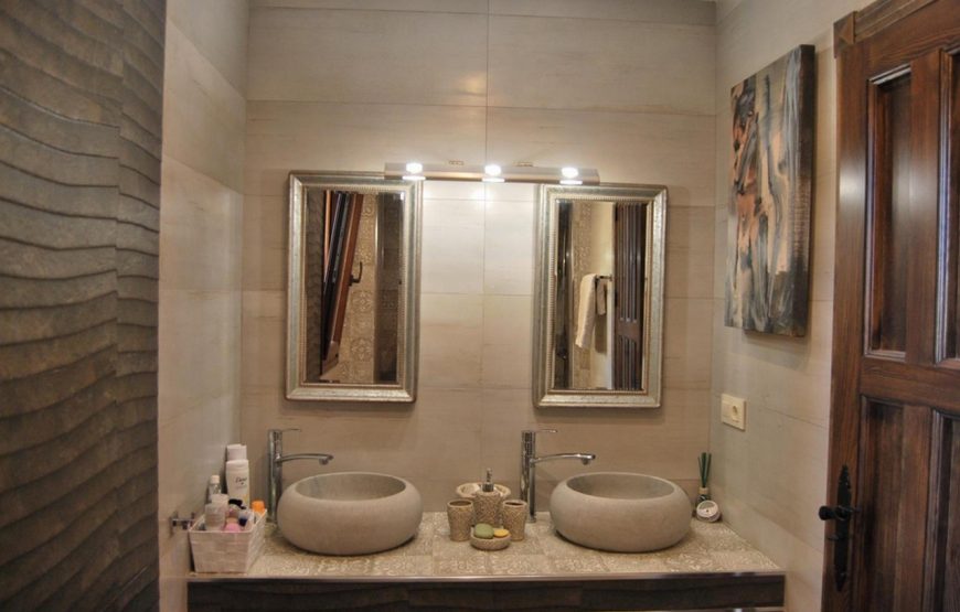 Villa with heated pool, jacuzzi and sea views