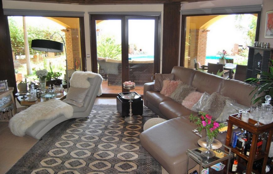 Villa with heated pool, jacuzzi and sea views