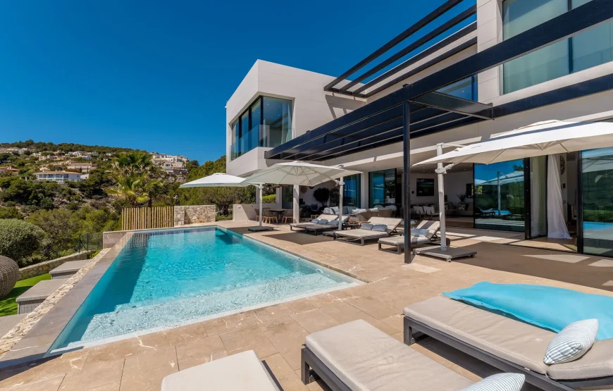Exclusive villa with views in Puerto de Andratx