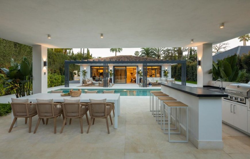4 bedroom luxury Villa in Marbella, Andalusia
