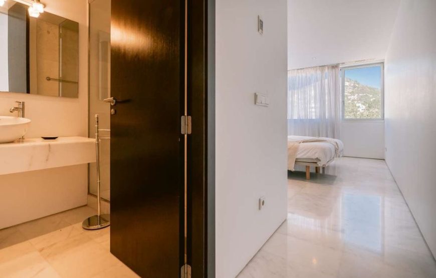 Luxury Flat in Playa de Talamanca, Spain