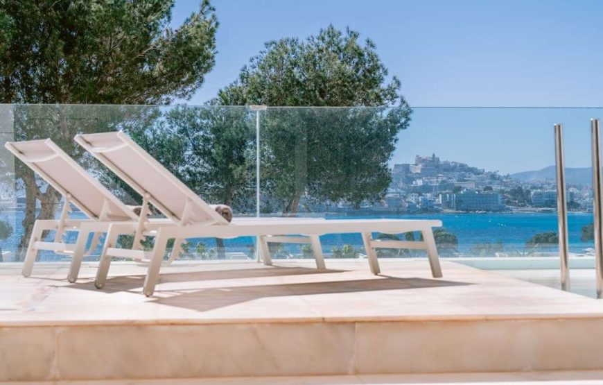Luxury Flat in Playa de Talamanca, Spain